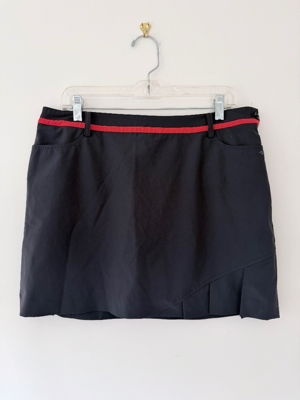 Louis Castel Black Skort Womens Golf Walking Pickleball Red Trim Pleats Side Zip
